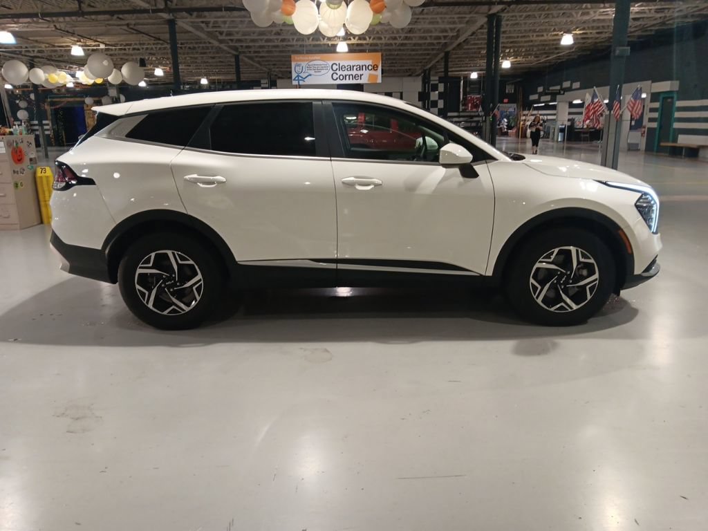 Used 2024 Kia Sportage LX AWD/4WD image 5