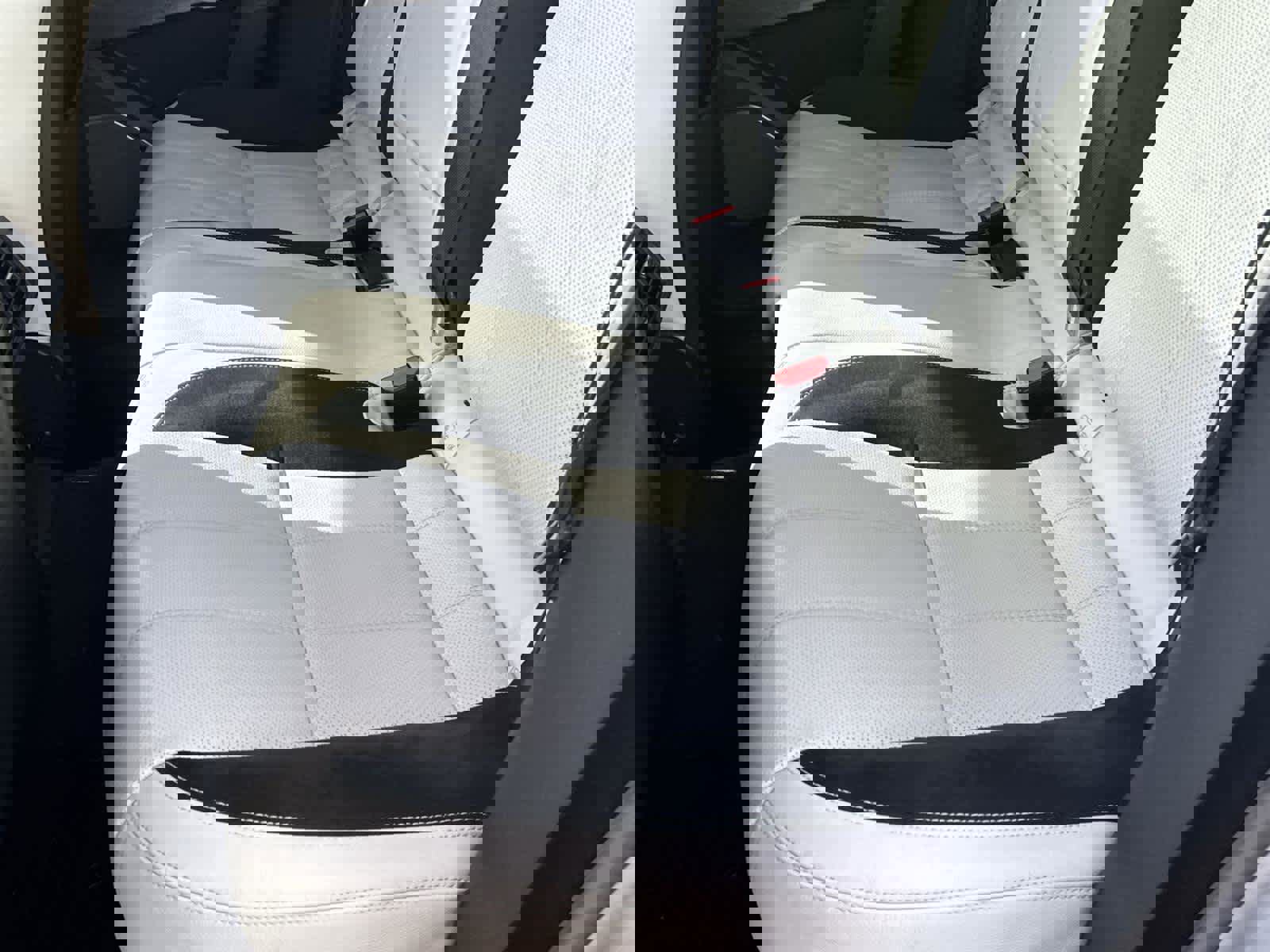 Used 2020 Land Rover Range Rover Velar S image 16