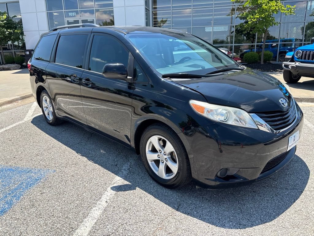 Used 2017 Toyota Sienna LE FWD image 6