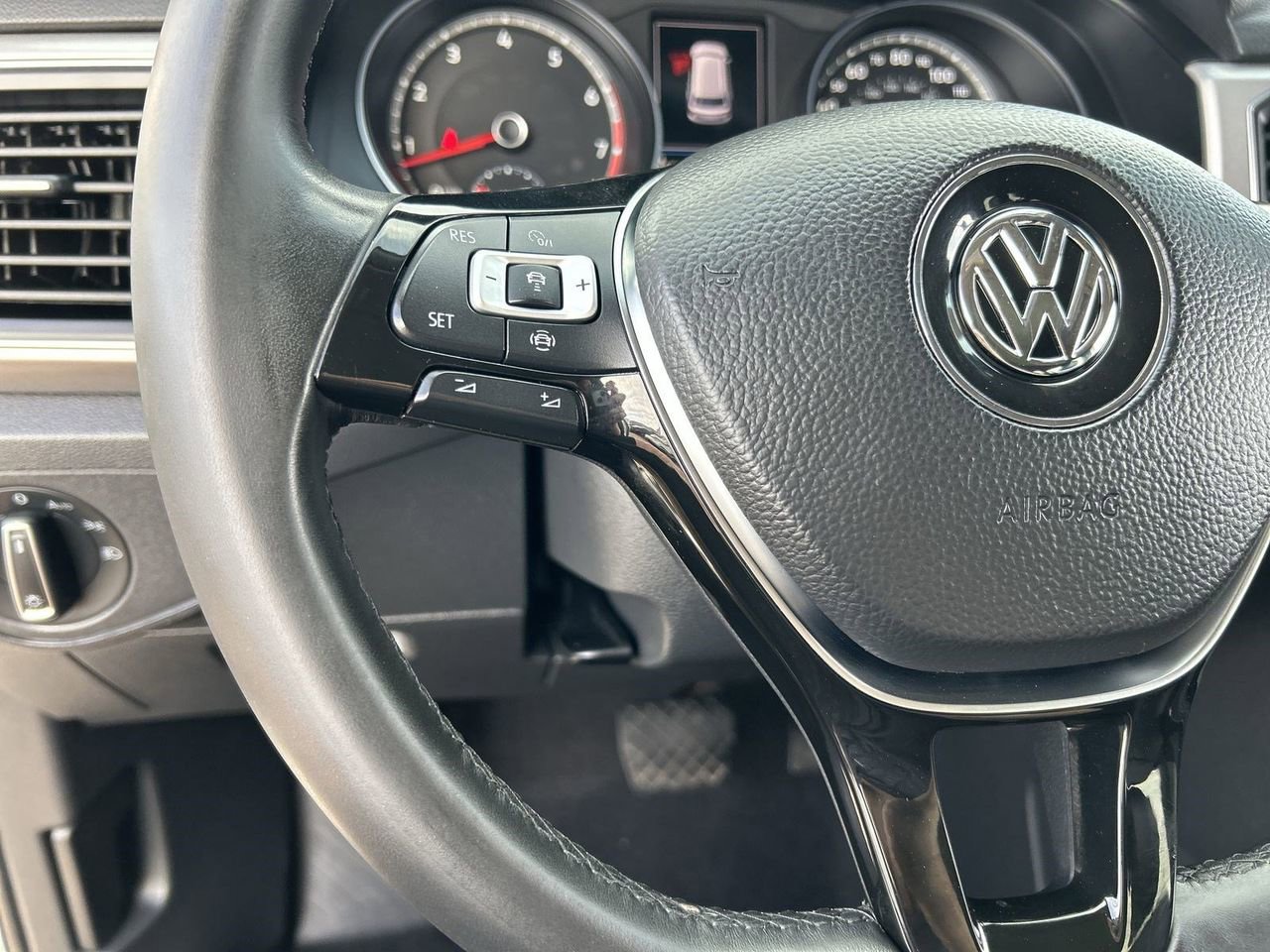 Used 2019 Volkswagen Atlas SE w/ Panoramic Sunroof Package FWD image 21