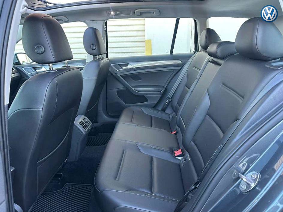 Used 2017 Volkswagen Golf Alltrack SE image 16
