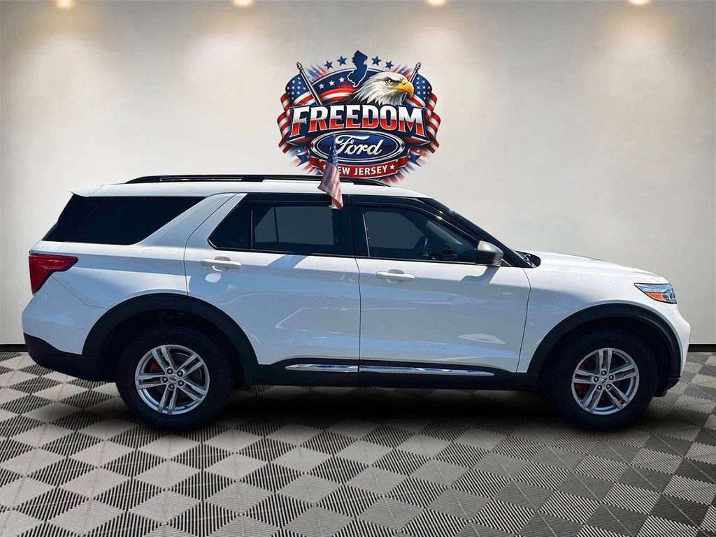 Used 2022 Ford Explorer XLT w/ Equipment Group 202A AWD/4WD image 4