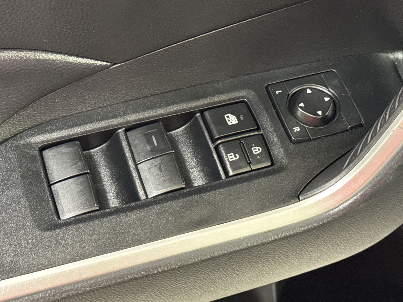 Used 2024 Toyota RAV4 LE AWD/4WD image 27