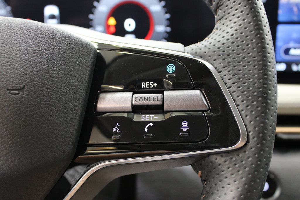 Used 2024 Nissan Ariya AWD image 28