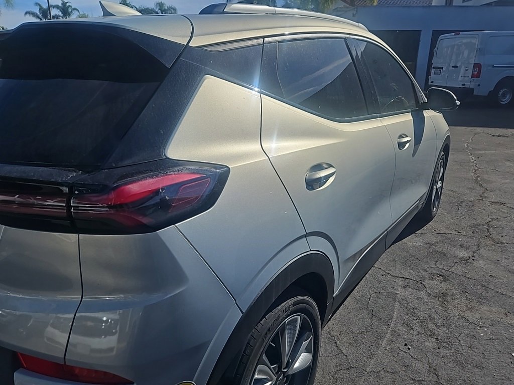 Used 2022 Chevrolet Bolt EUV LT w/ Convenience Package image 5