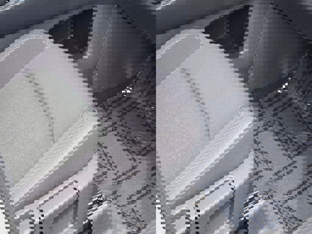 Used 2025 Nissan Pathfinder SV image 8