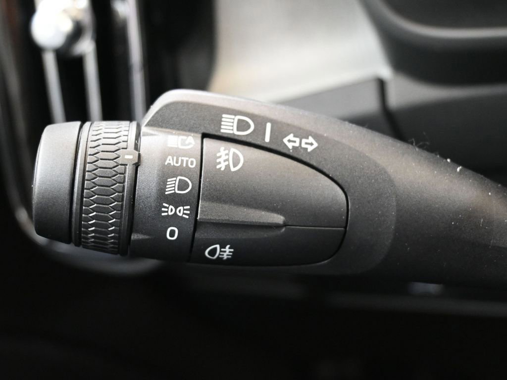 New 2026 Volvo XC40 B5 Ultra w/ Protection Package Premier image 31