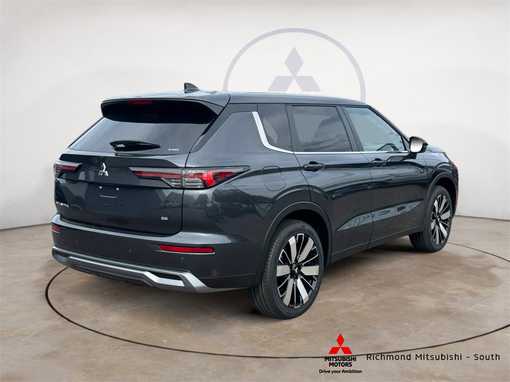New 2025 Mitsubishi Outlander SE image 3