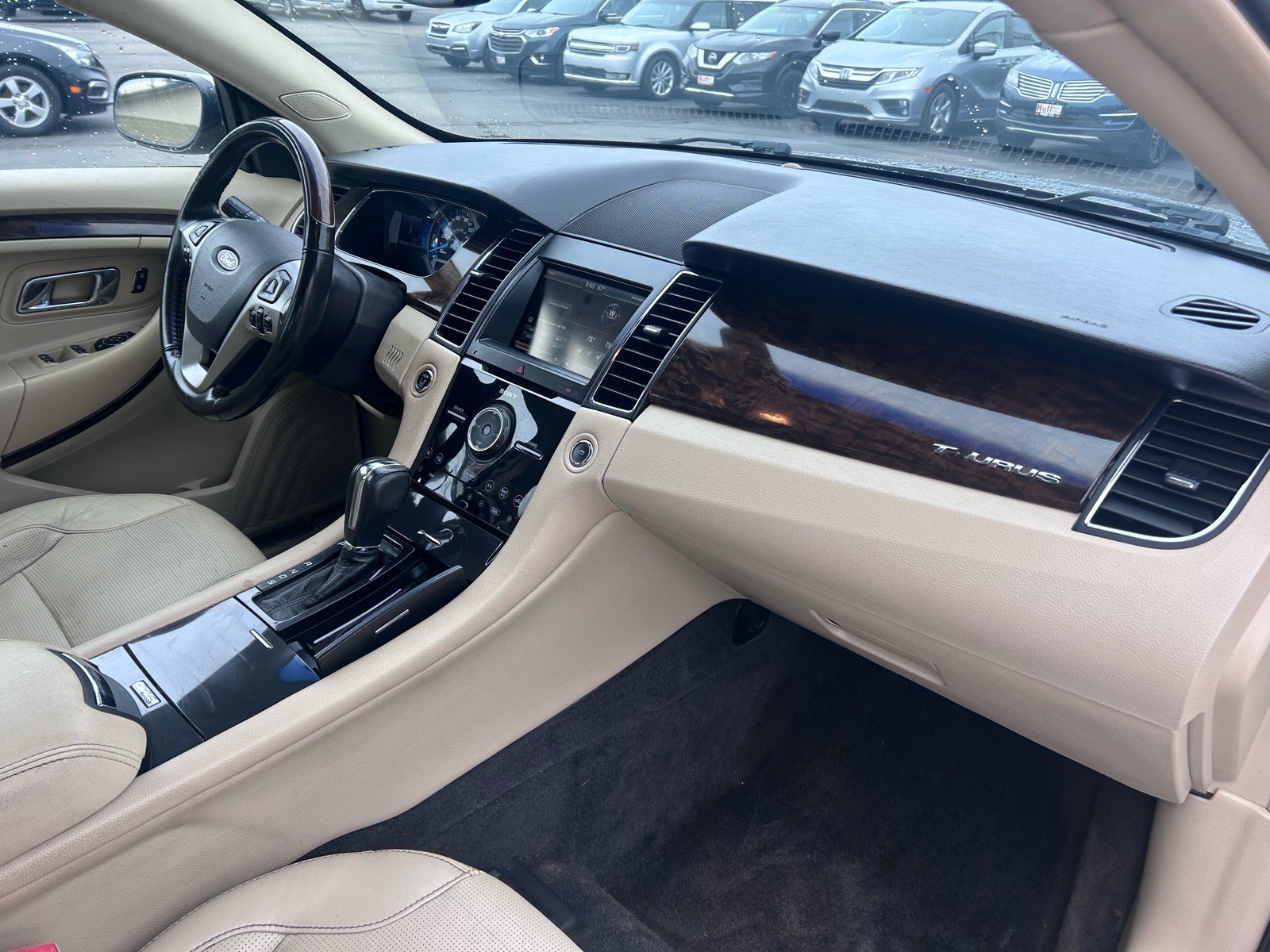 Used 2013 Ford Taurus Limited FWD image 14