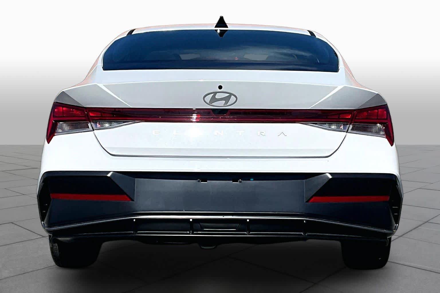 Used 2025 Hyundai Elantra SEL FWD image 5