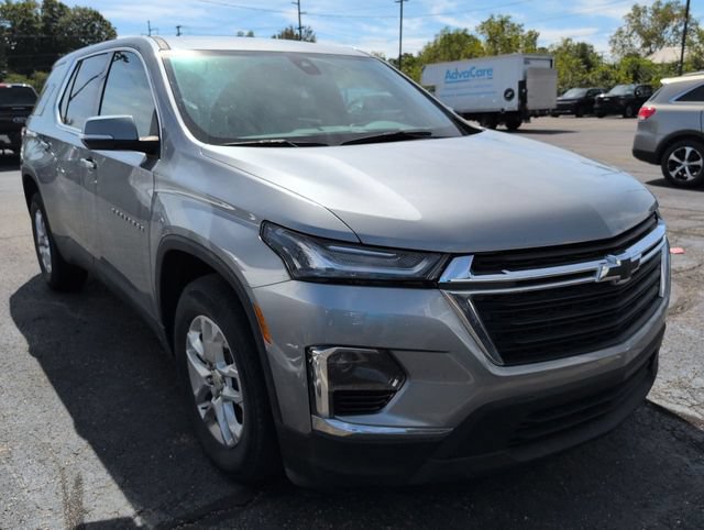 Used 2023 Chevrolet Traverse LS w/ Safety Package FWD image 5
