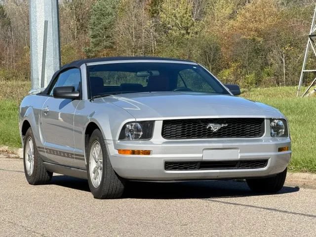 Used 2005 Ford Mustang Premium RWD image 3