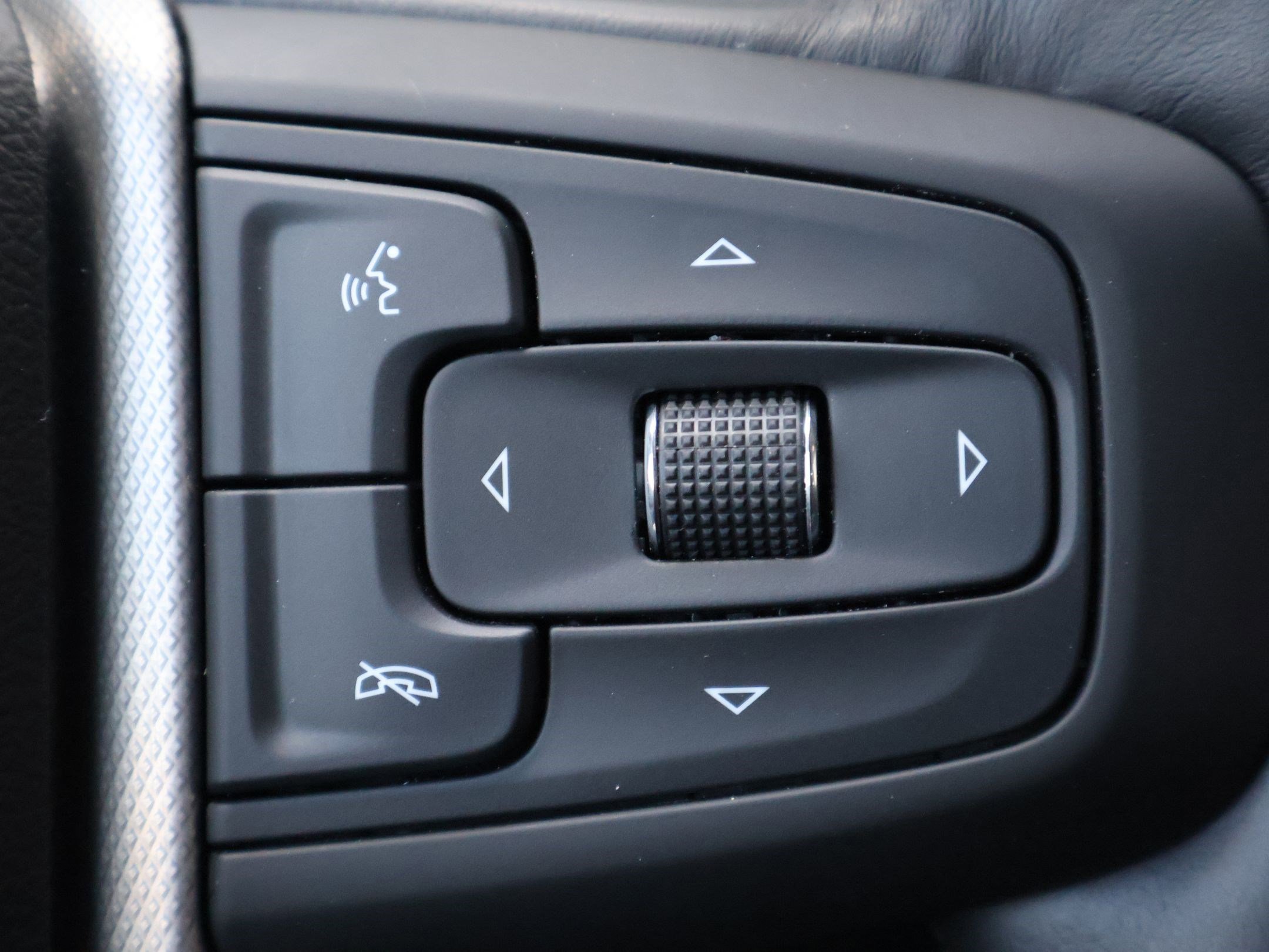 Used 2024 GMC Yukon Denali w/ Advanced Technology Package AWD/4WD image 17