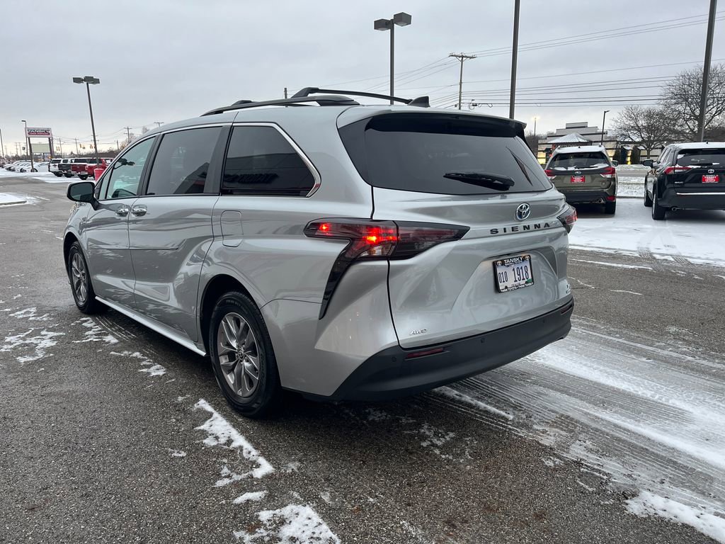 Certified 2023 Toyota Sienna XLE video 3