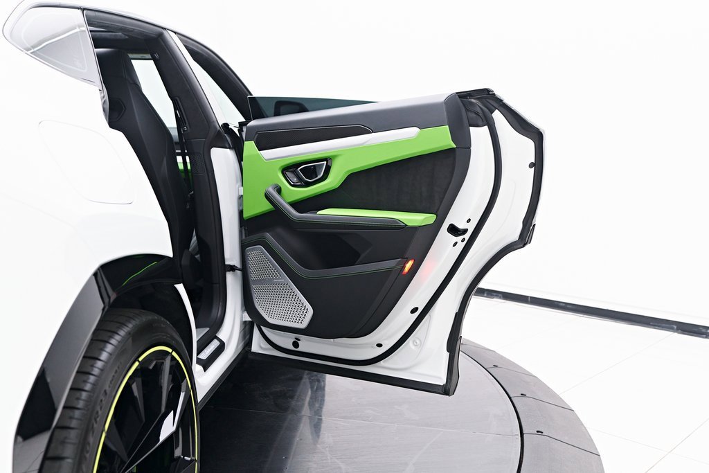 Used 2022 Lamborghini Urus image 33
