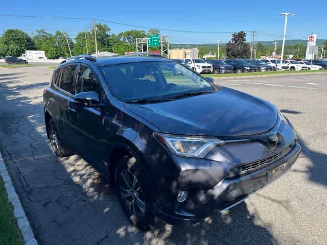 Used 2017 Toyota RAV4 XLE AWD/4WD image 3