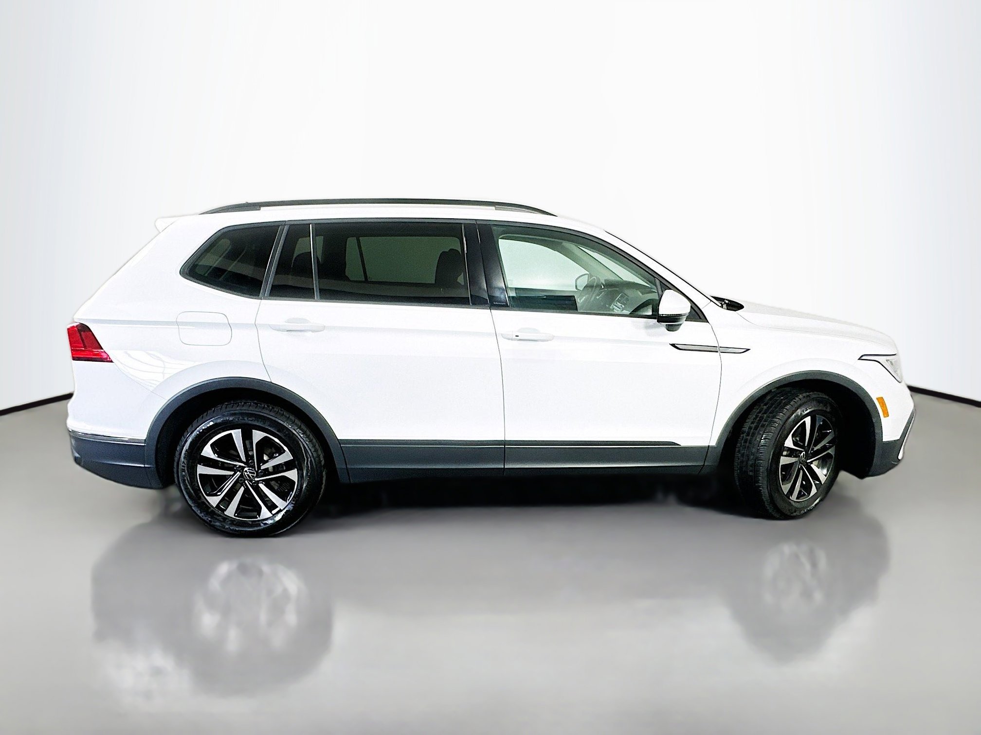 Used 2024 Volkswagen Tiguan S image 8