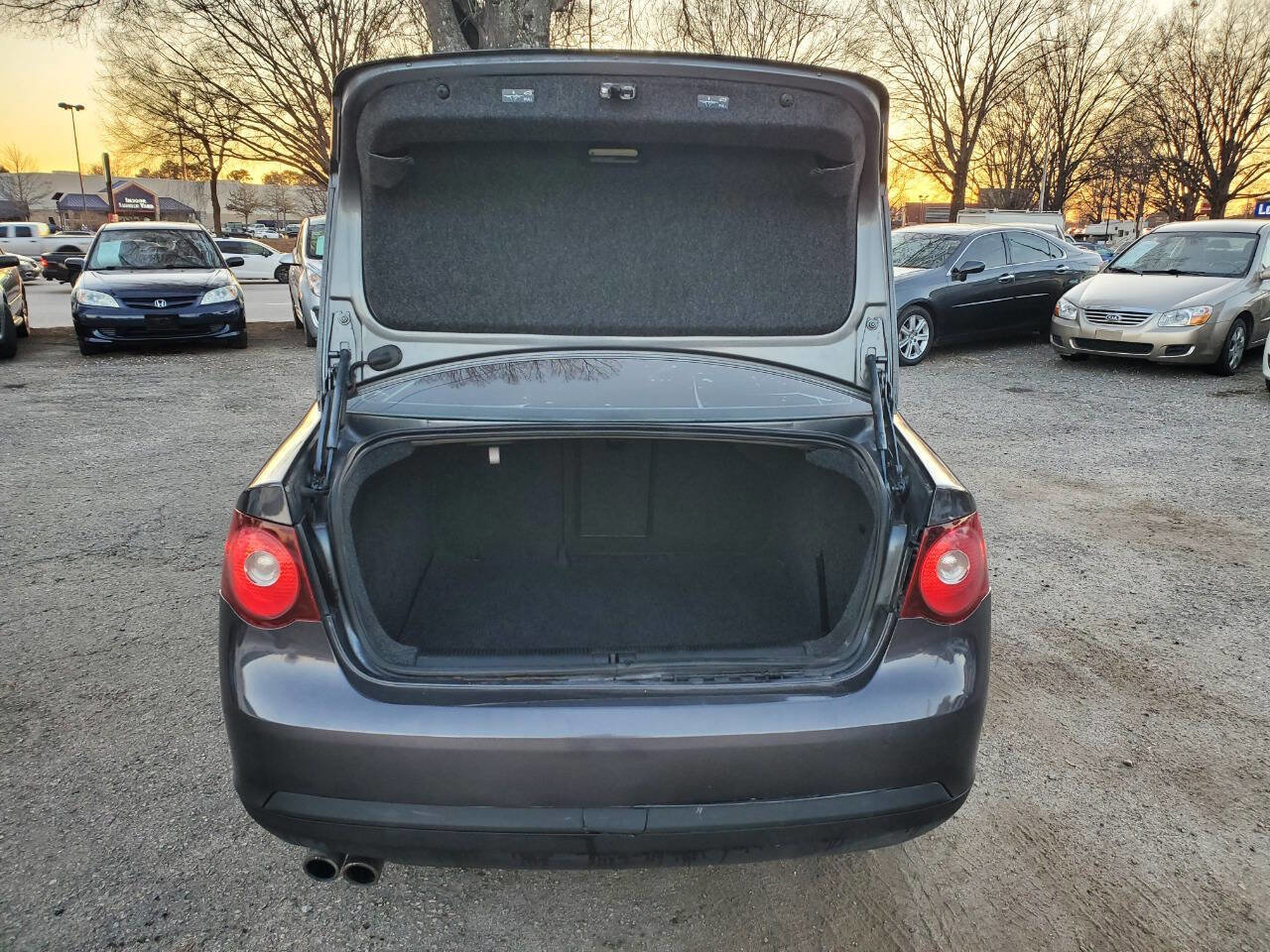 Used 2009 Volkswagen Jetta SE image 16