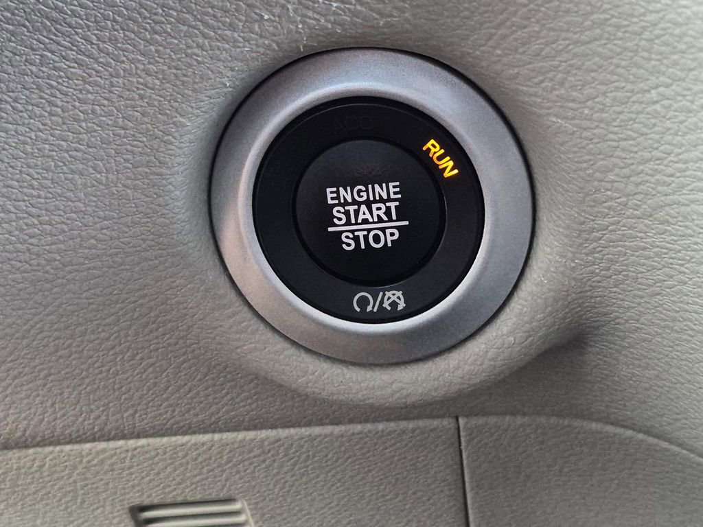 Used 2024 Chrysler Pacifica Touring-L FWD image 24