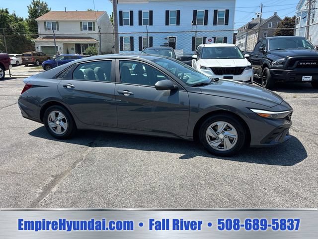 Used 2024 Hyundai Elantra SE FWD image 6