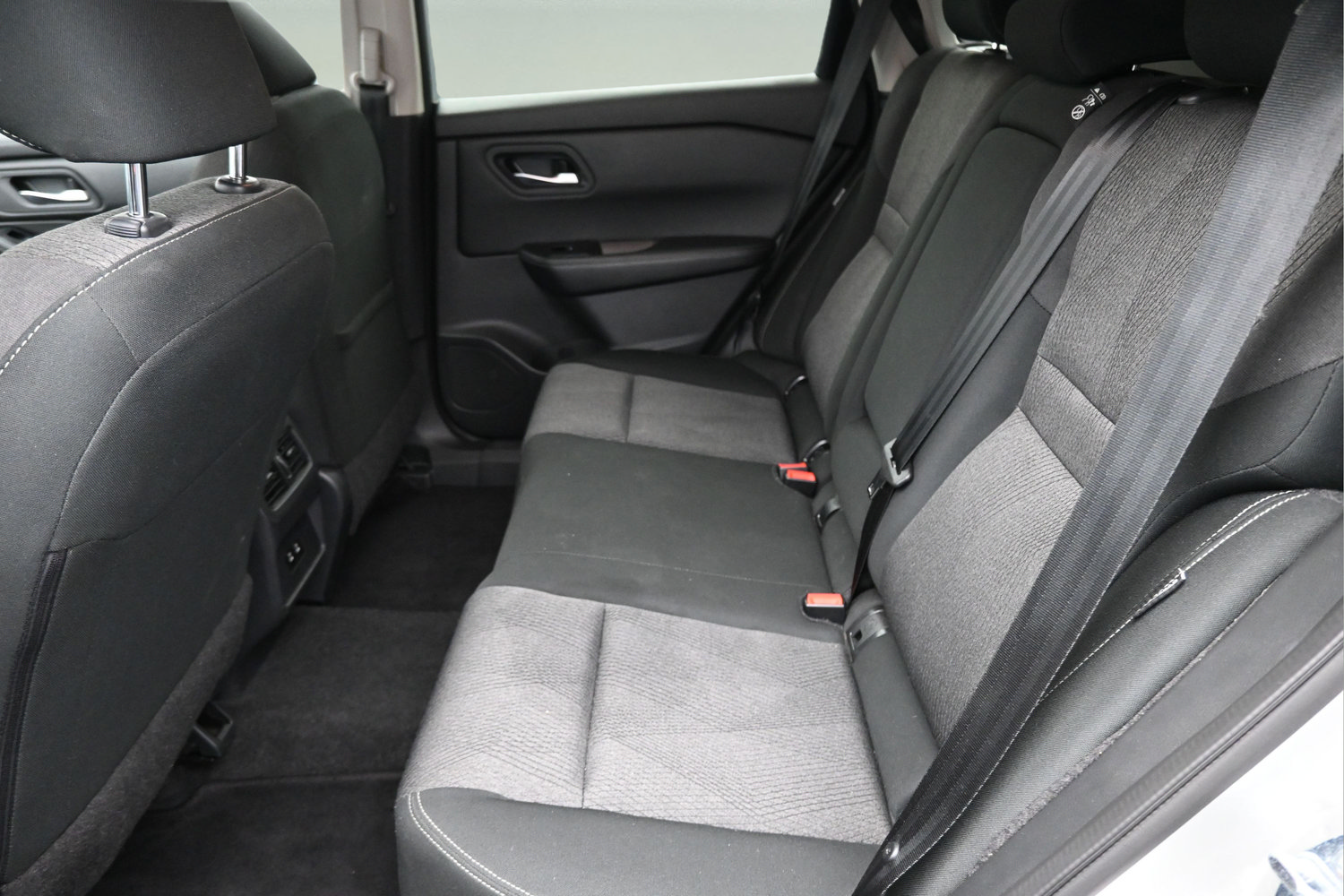 Used 2025 Nissan Rogue SV FWD image 13