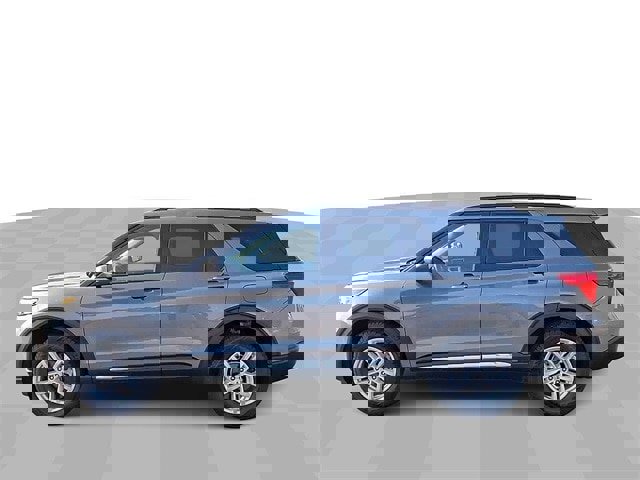 Certified 2023 Ford Explorer XLT w/ Equipment Group 202A image 5