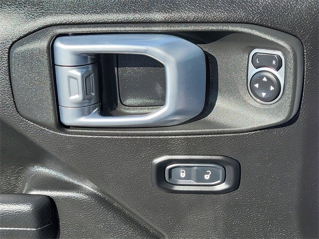 Used 2022 Jeep Gladiator Rubicon w/ Cold Weather Group image 19