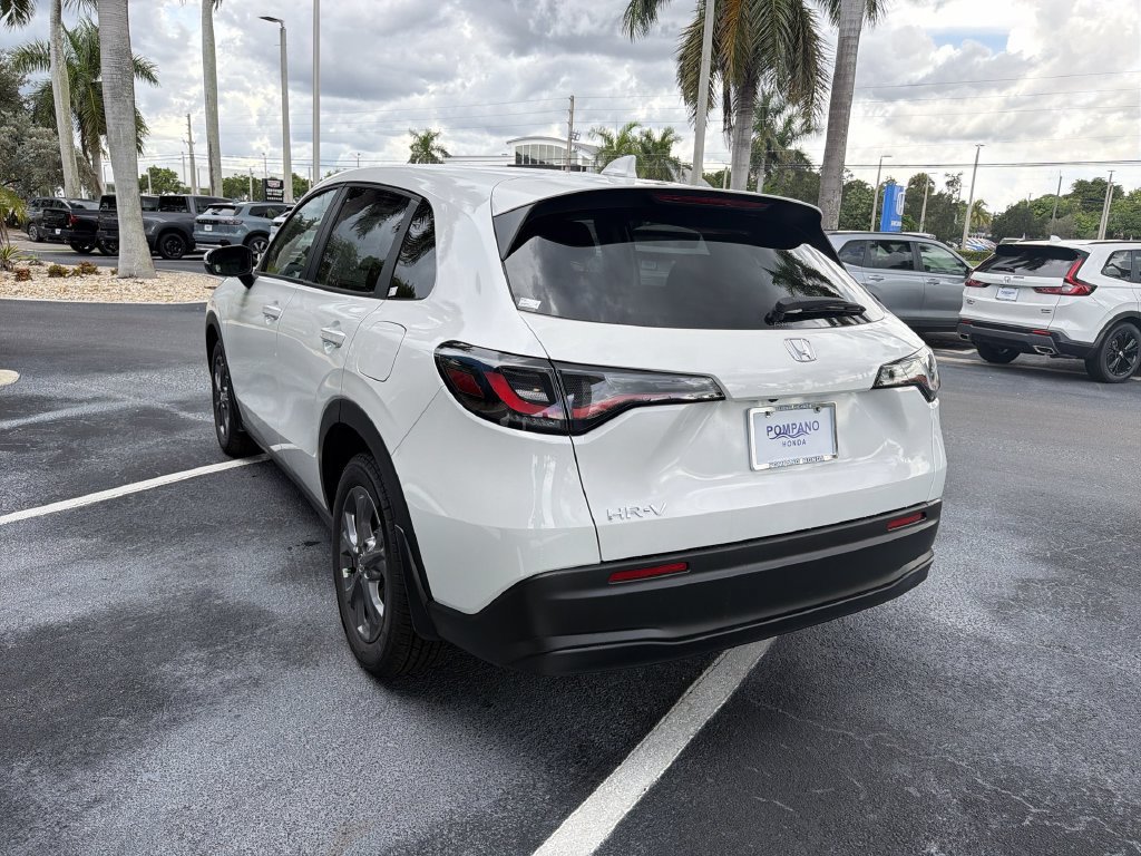 New 2027 Honda HR-V LX image 2