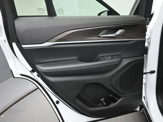 New 2026 Jeep Grand Cherokee Laredo image 14