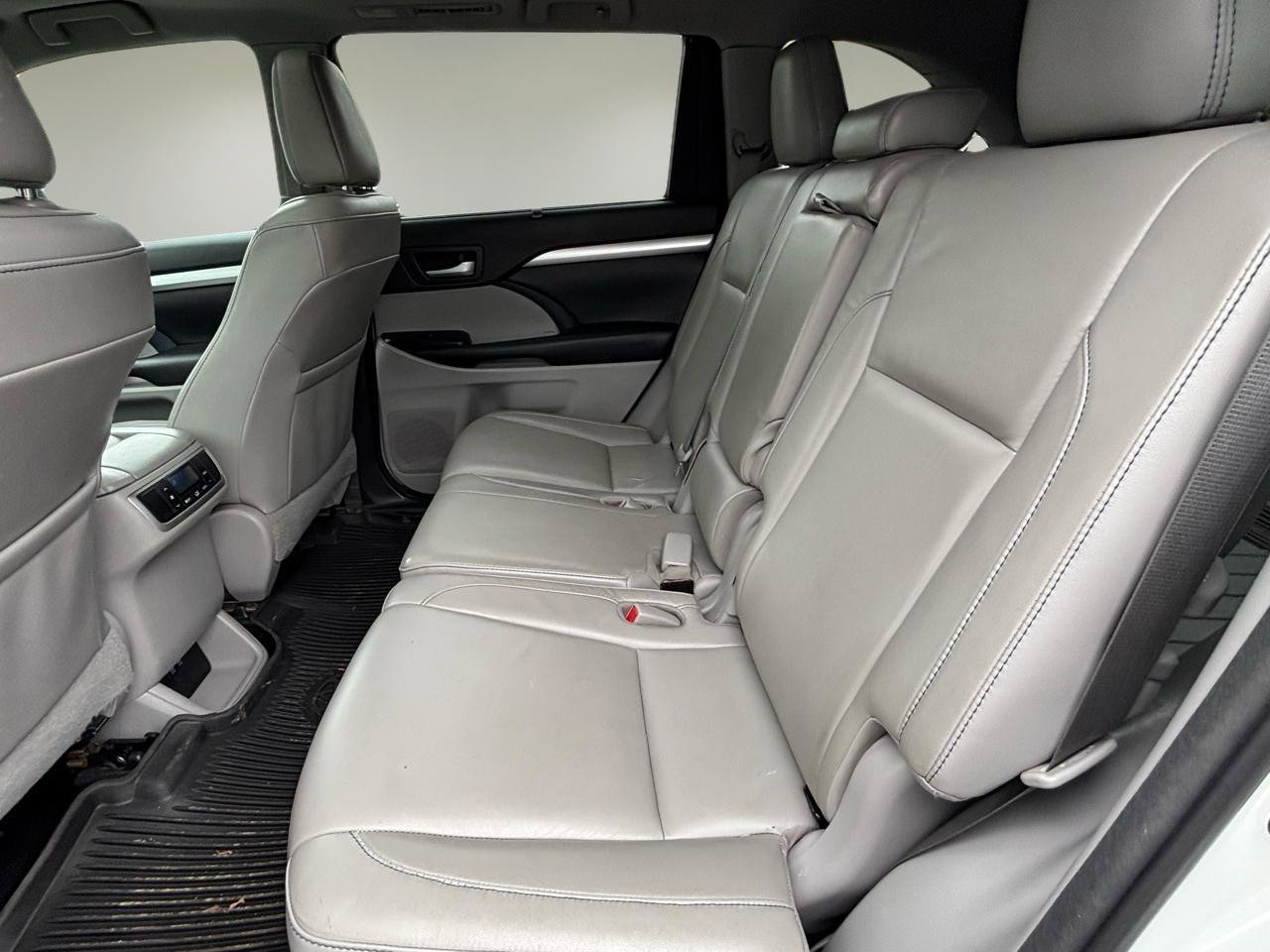 Used 2018 Toyota Highlander XLE AWD/4WD image 14