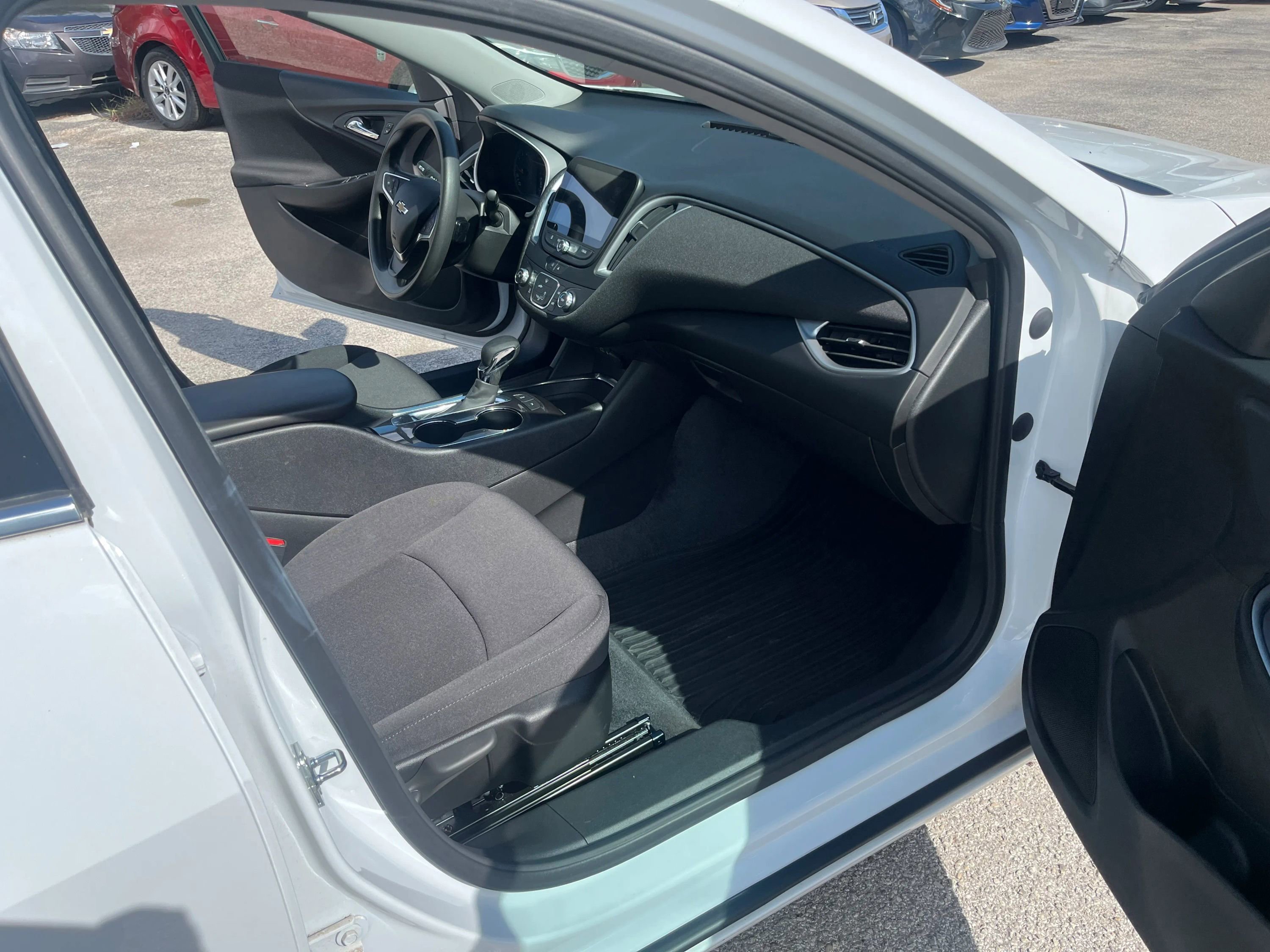 Used 2022 Chevrolet Malibu LS w/ Driver Confidence Package image 15