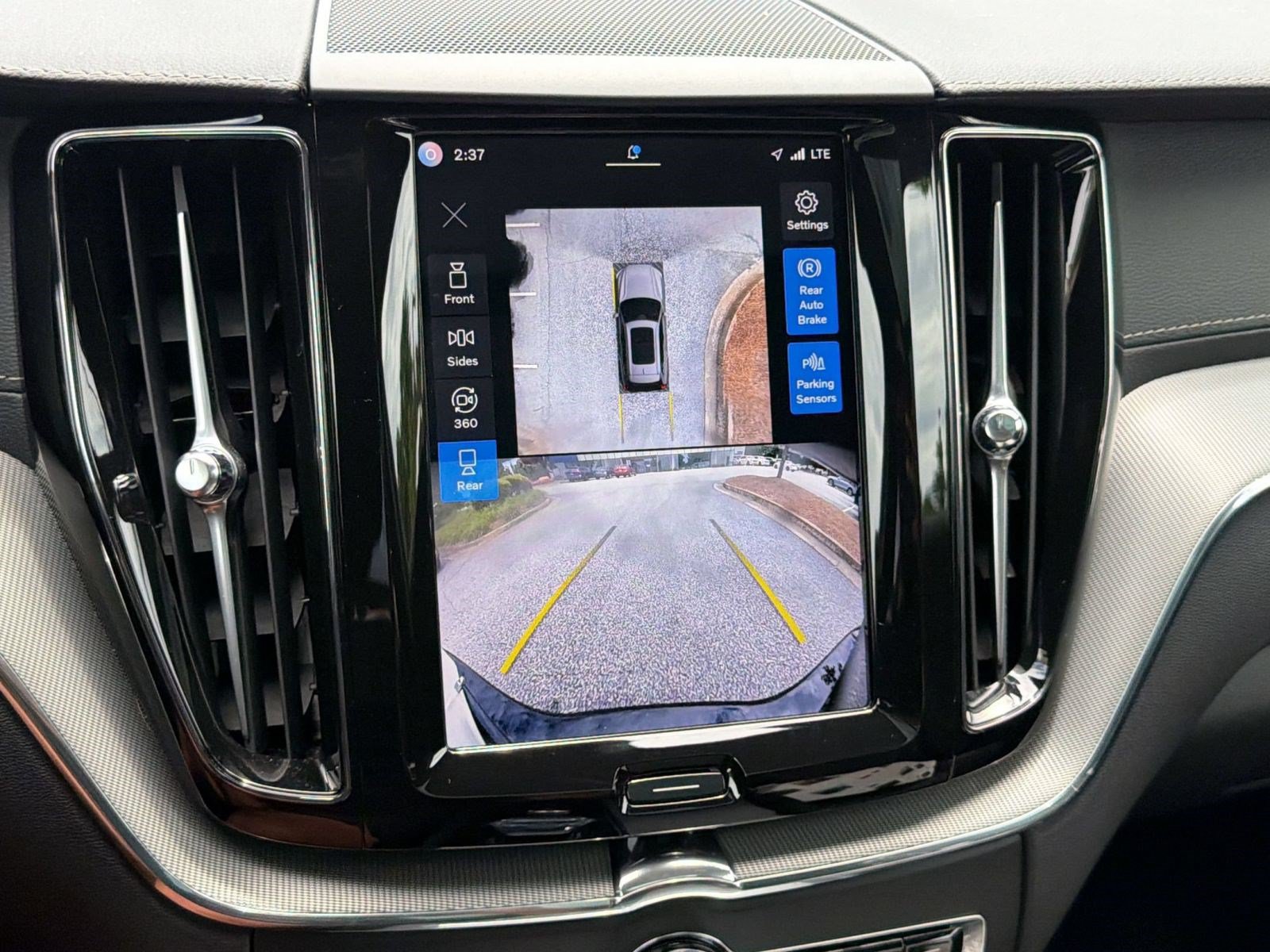 Certified 2024 Volvo XC60 B5 Ultimate AWD/4WD image 24