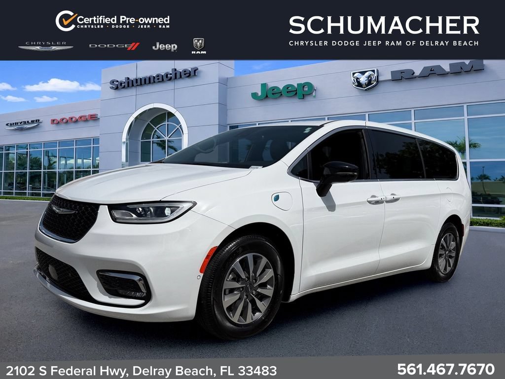 Used 2025 Chrysler Pacifica Select FWD image 3