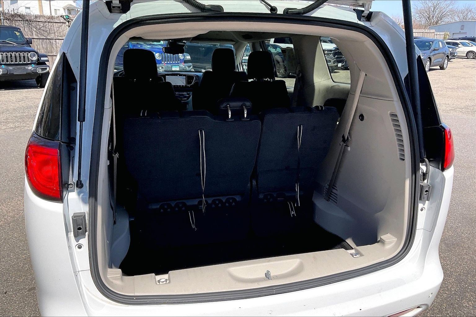 Certified 2022 Chrysler Voyager LX w/ Fleet Security Group image 32