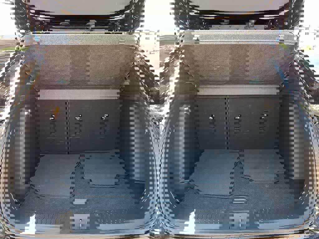 Used 2024 Chevrolet Trax RS w/ Driver Confidence Package FWD image 27