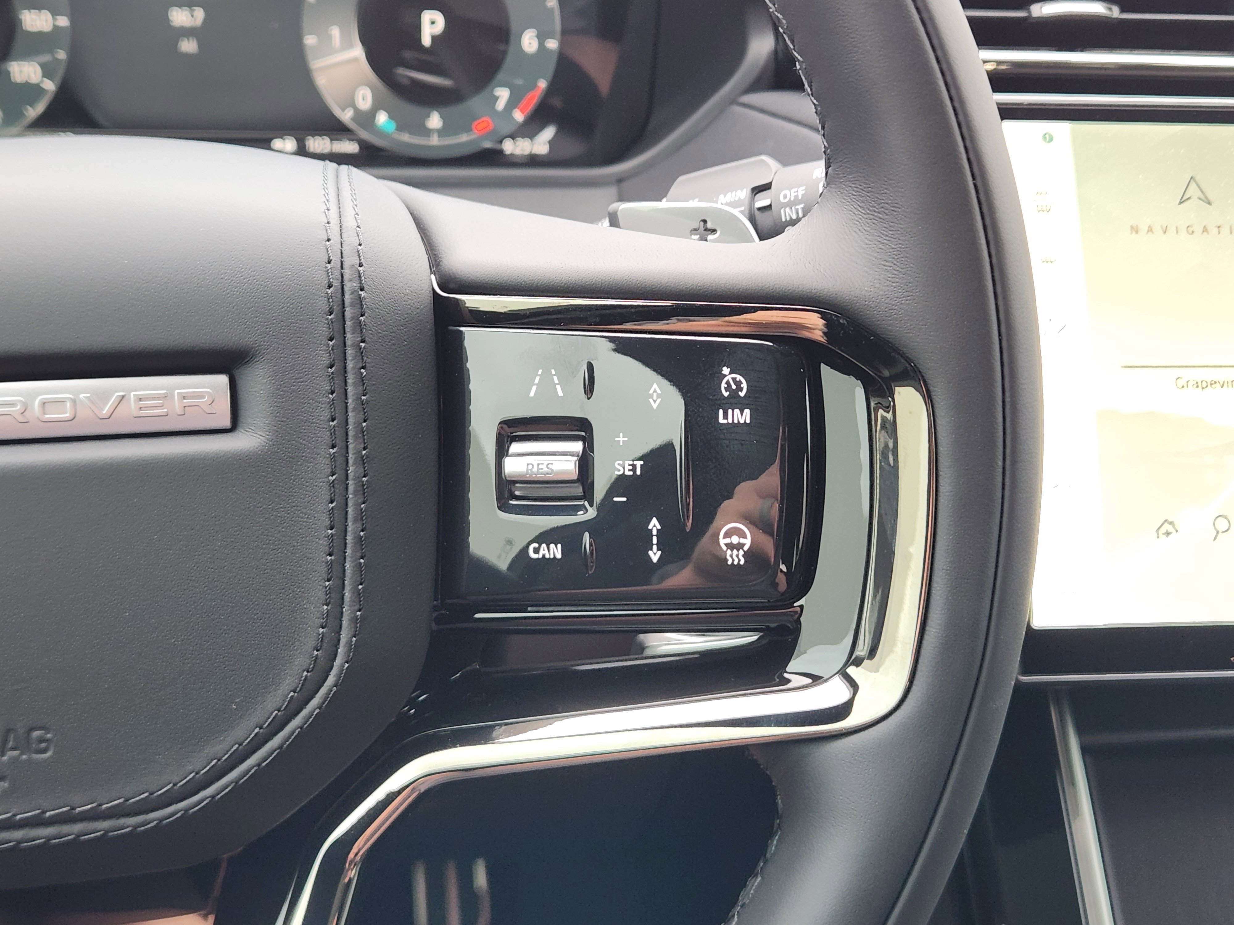 New 2026 Land Rover Range Rover Velar Dynamic SE image 29