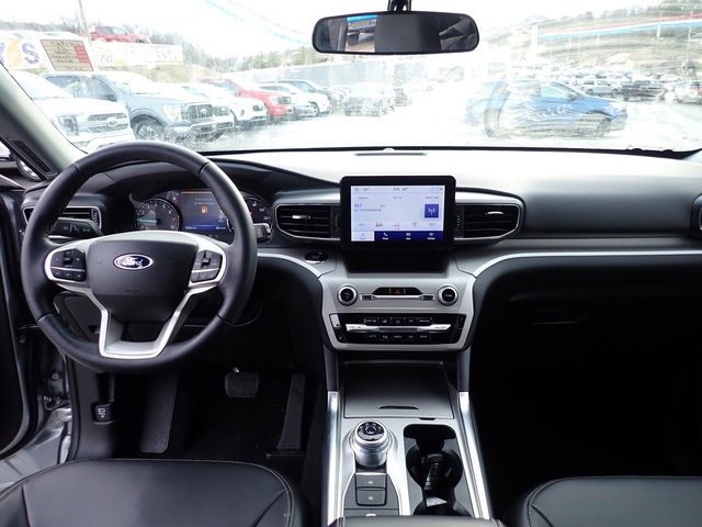 Used 2023 Ford Explorer XLT w/ Equipment Group 202A image 12