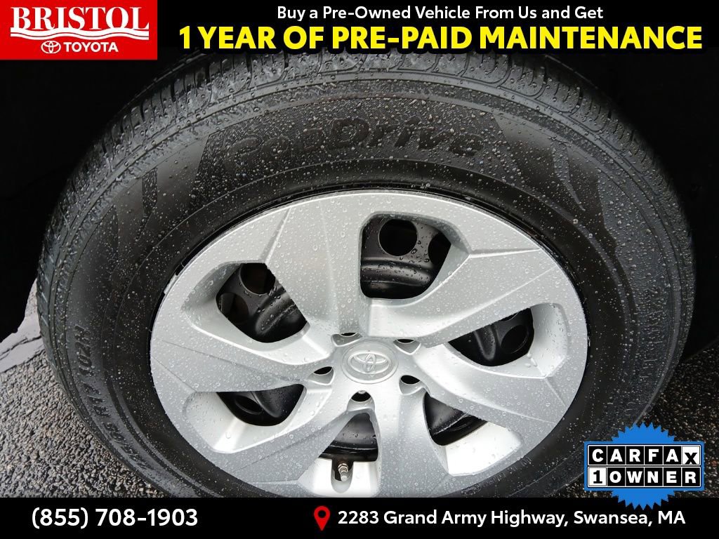 Used 2021 Toyota RAV4 LE image 10