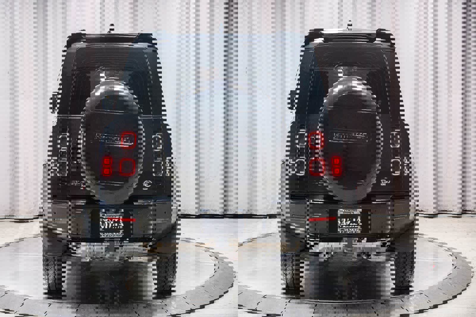 Used 2022 Land Rover Defender 110 SE image 10