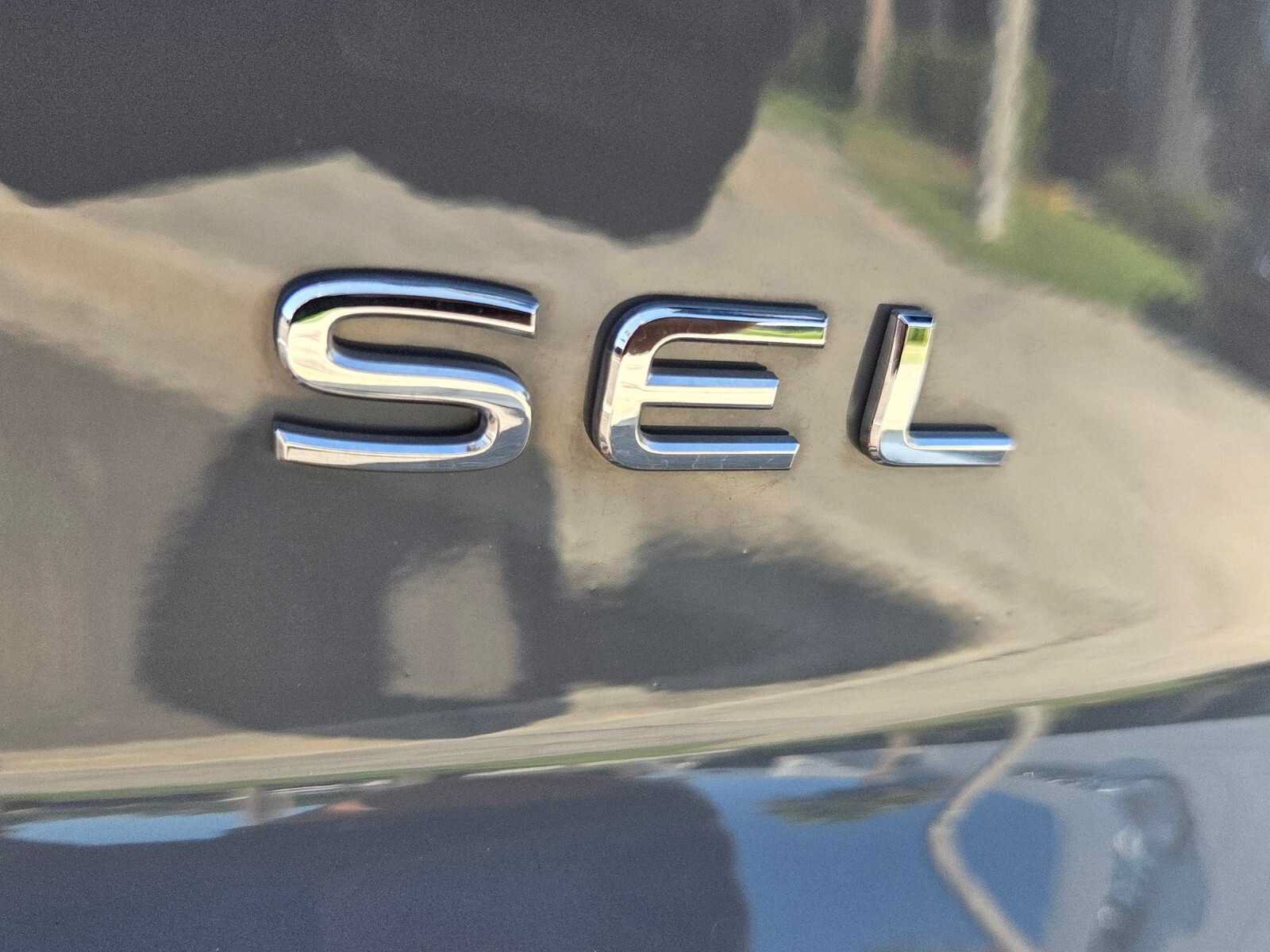 Used 2024 Volkswagen Atlas Cross Sport SEL R-Line AWD/4WD image 17