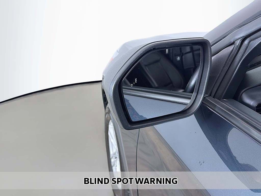 Used 2022 Ford Explorer XLT w/ Equipment Group 202A image 3