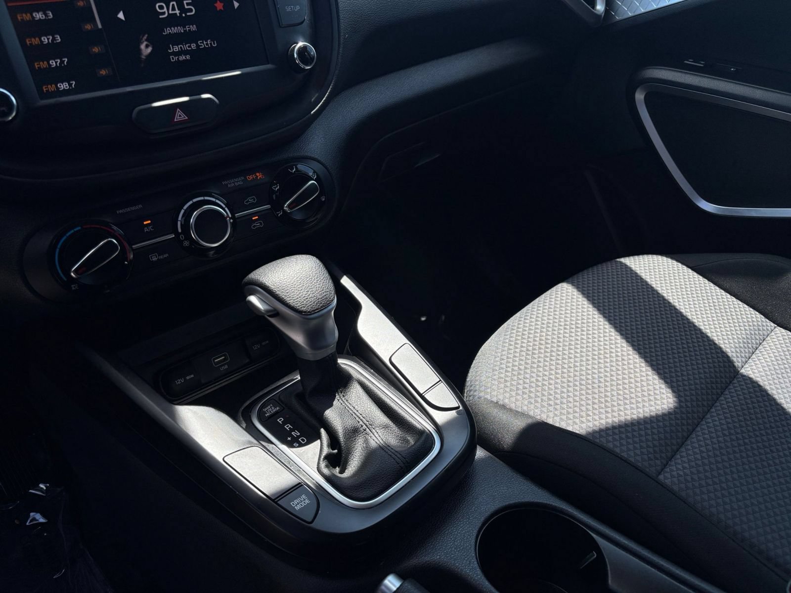 Used 2025 Kia Soul LX w/ LX Technology Package FWD image 31