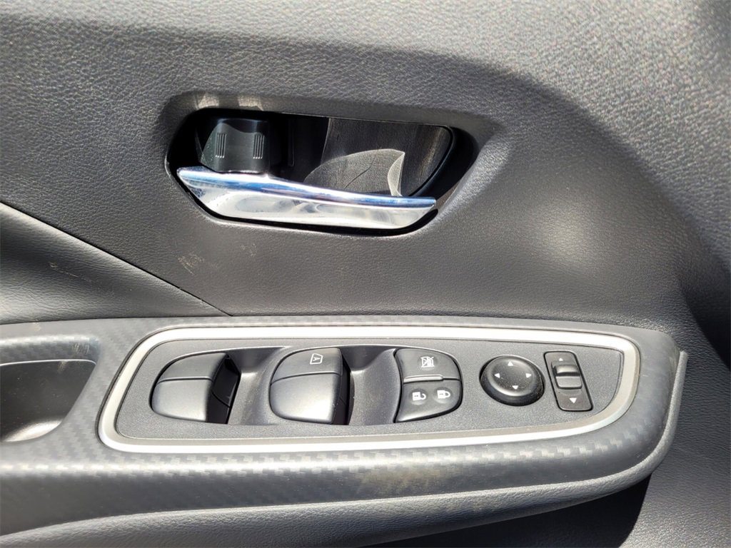 New 2025 Nissan Versa SR w/ Trunk Package image 25