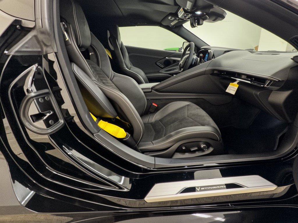 Used 2025 Chevrolet Corvette Stingray Preferred Conv w/ Z51 Performance Package RWD image 30