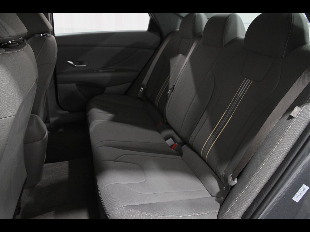 Certified 2025 Hyundai Elantra Sport image 17