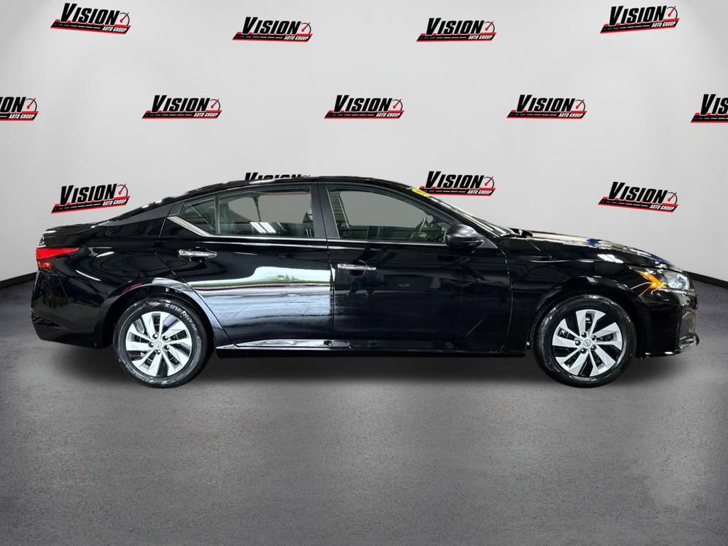 Used 2025 Nissan Altima 2.5 S image 4