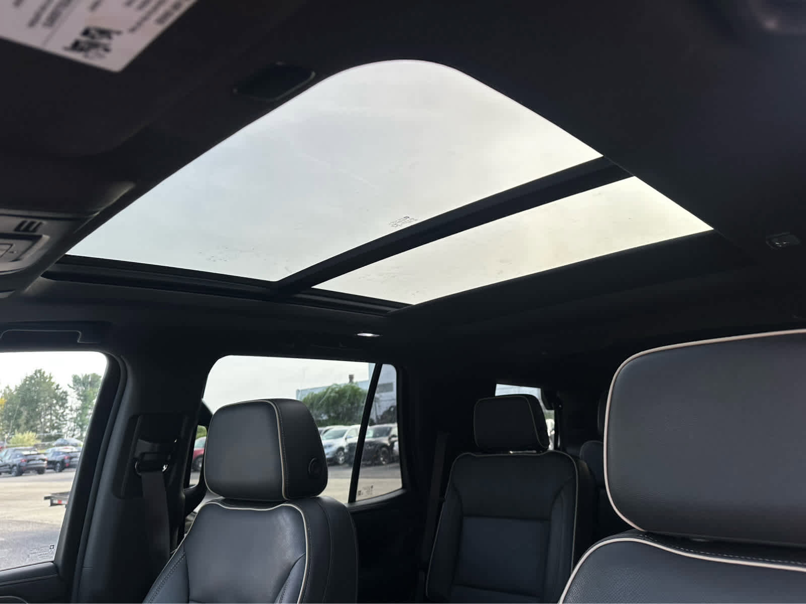 Used 2021 GMC Yukon SLT w/ SLT Premium Package AWD/4WD image 11