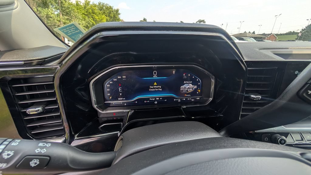 Used 2023 Chevrolet Silverado 1500 LT AWD/4WD image 8