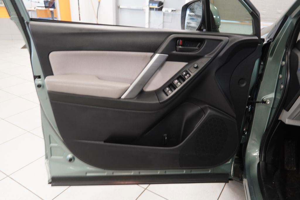 Used 2016 Subaru Forester 2.5i Premium image 17