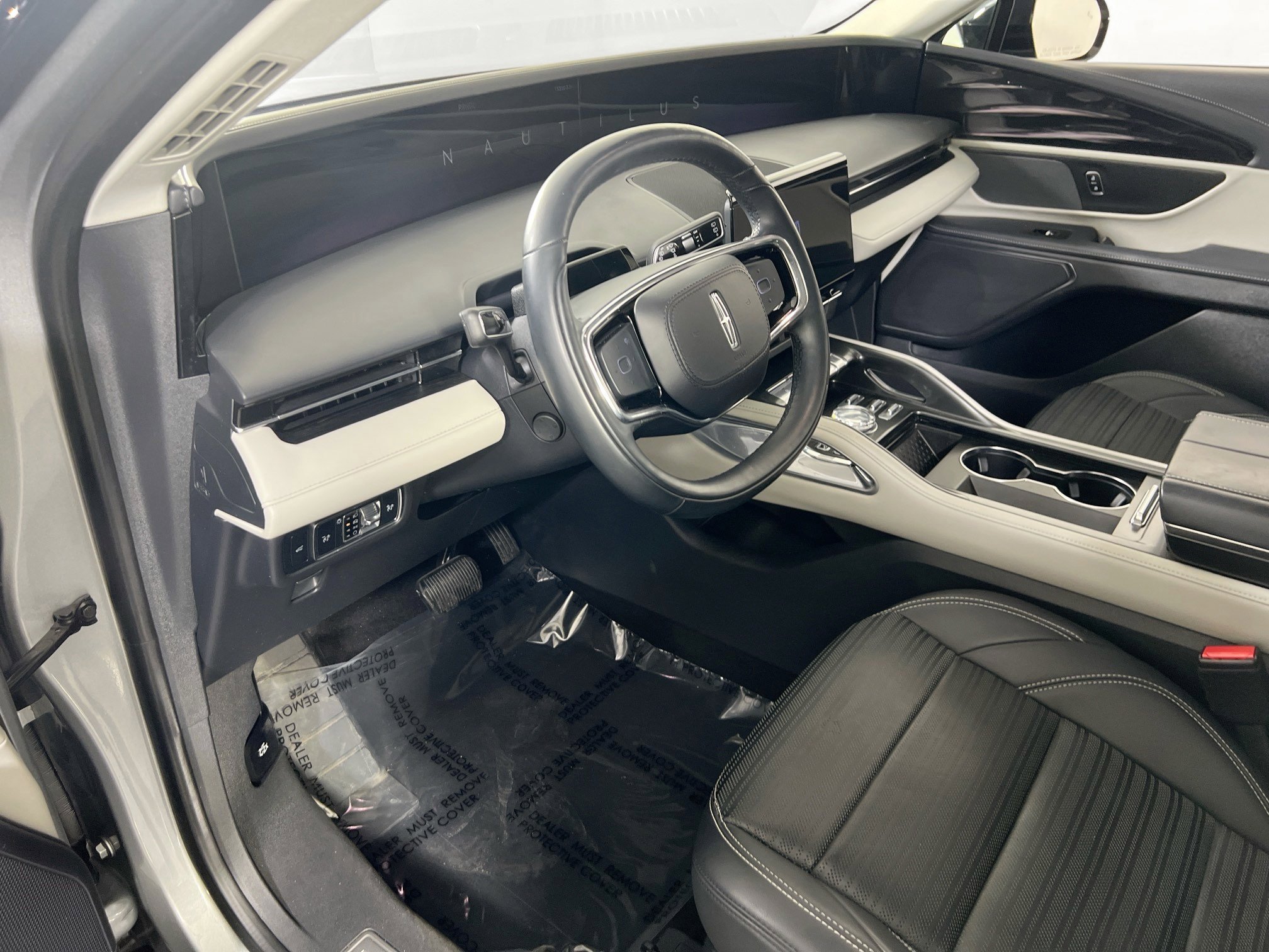 Used 2024 Lincoln Nautilus Reserve image 9